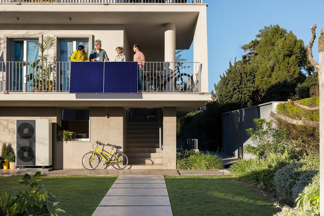 Mehrfamilienhaus mit Wärmepumpe und Balkonsolar