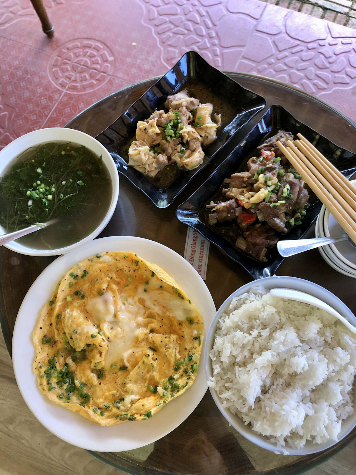 Lunch for the whole family... It cost a total of 200k, and it was complete and delicious!
