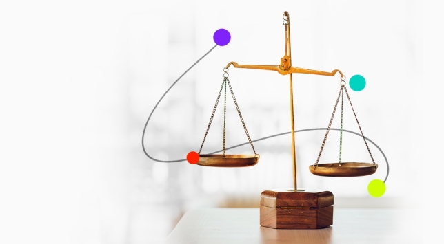 Waage als Symbol für eine Vertragsänderung