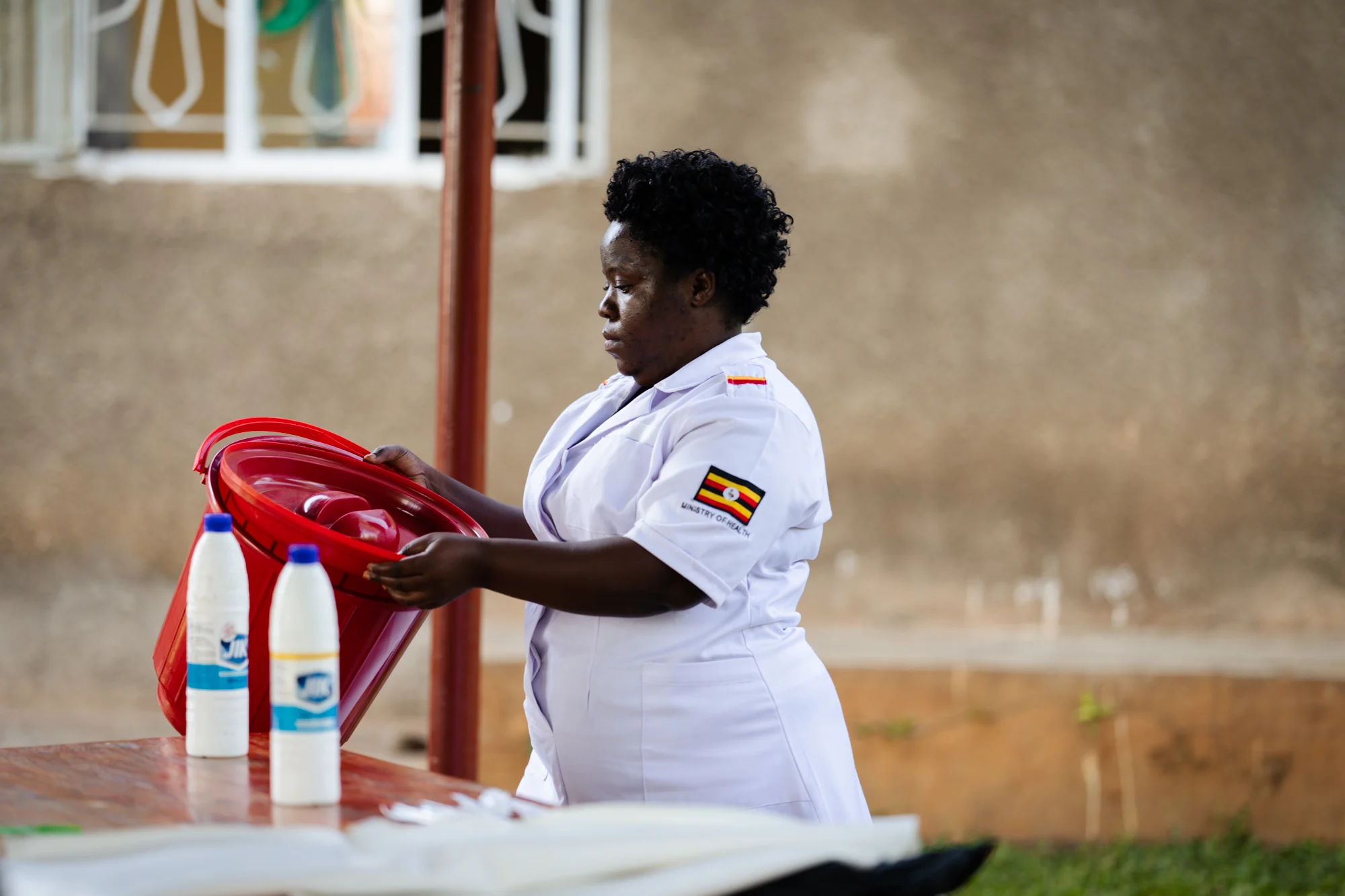 Hygieneschulungen zur Vermeidung von Infektionskrankheiten in Uganda.