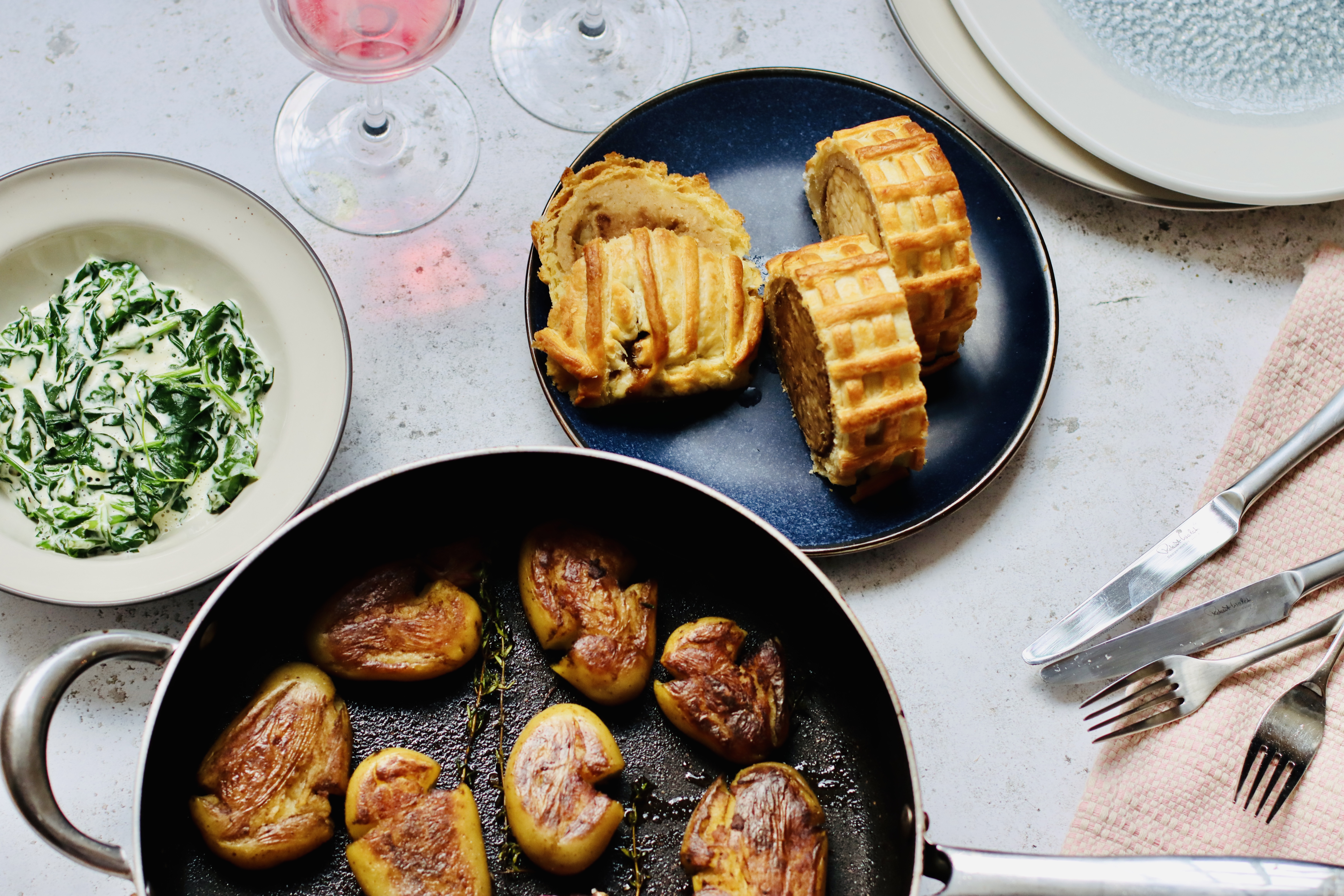 Tempeh Wellington with crispy new potatoes & creamed spinach ❤️