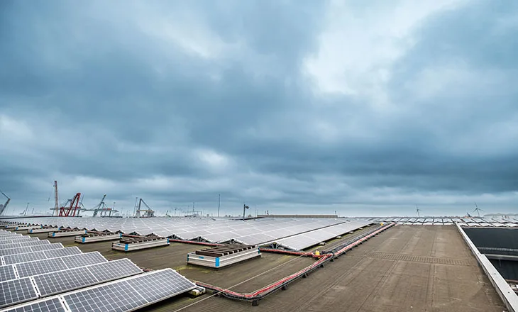 Photo presenting a big solar pannel farm