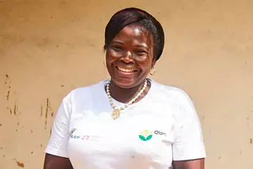 Smiling woman standing in front a a yellow wall