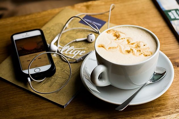 5 Business Podcasts Every Student Entrepreneur Should Listen To
