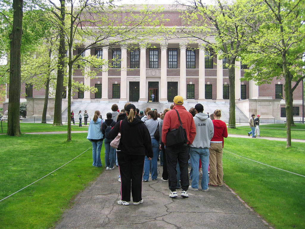 5 Questions to Ask on Your College Visit