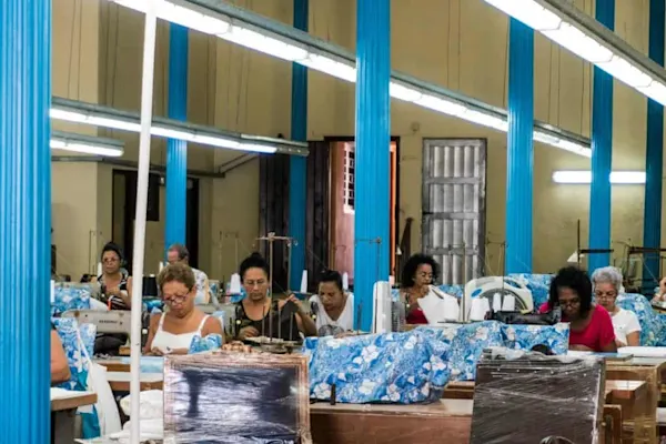 Is Toll Manufacturing Effective in the Fashion Industry?
