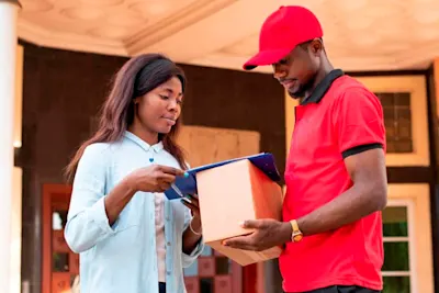 Shipping from Canada to the US: A Guide for Fashion Brands