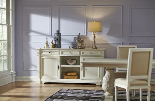An ultra flat lavender painted accent wall in a dining room