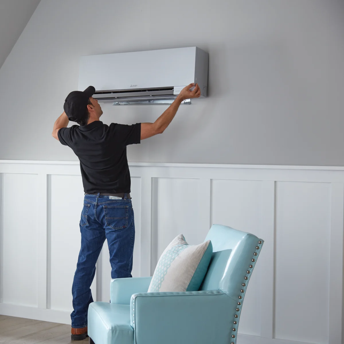 THD Service pro installing a mini split unit