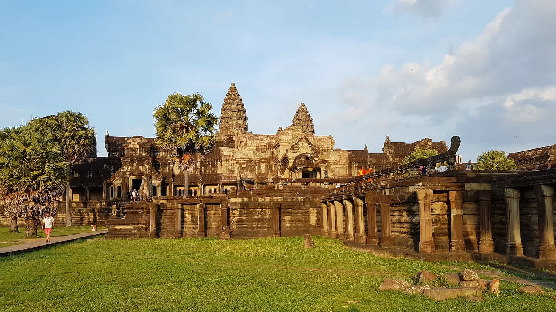 sunrise-at-angkor-wat 005