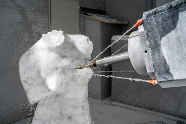 ROBOTOR: el robot escultor  que modela el mármol de Carrara