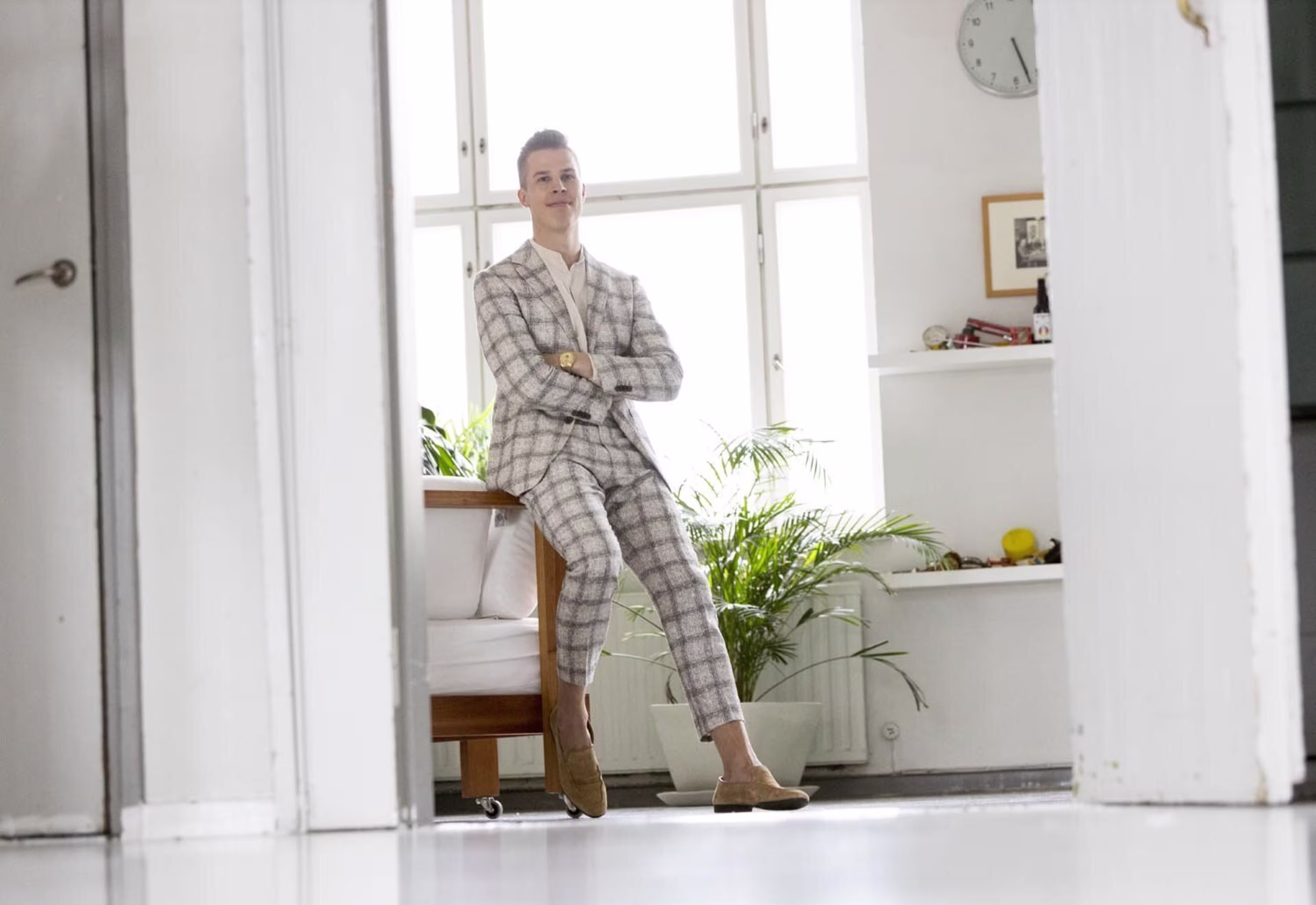 Trendi-ilmiö: Bisnesmiehet pukeutuvat secondhand-pukuun!