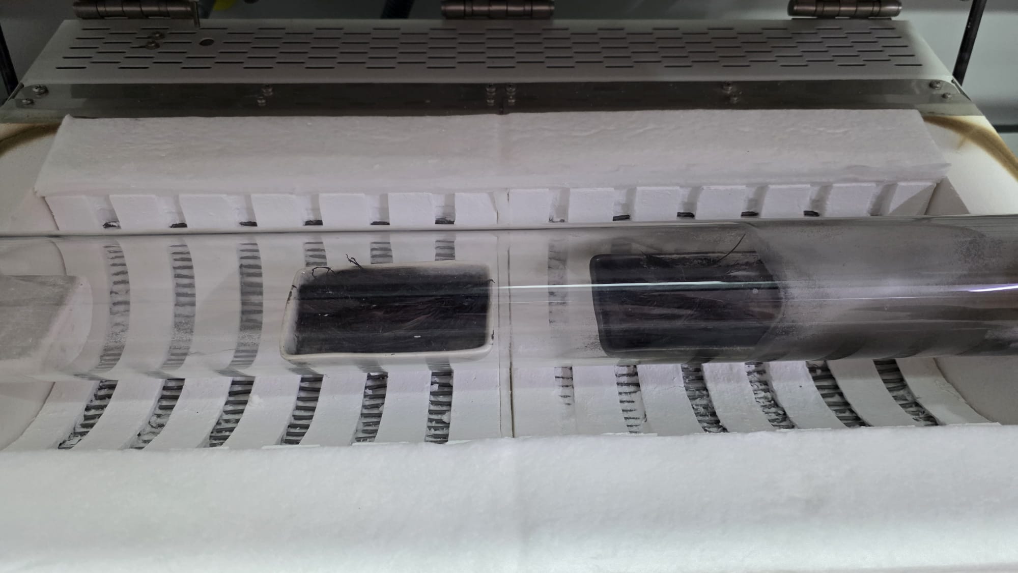 CS347 - Pyrolysis samples before and after conversion Samples in the quartz tube before and after pyrolysis conversion