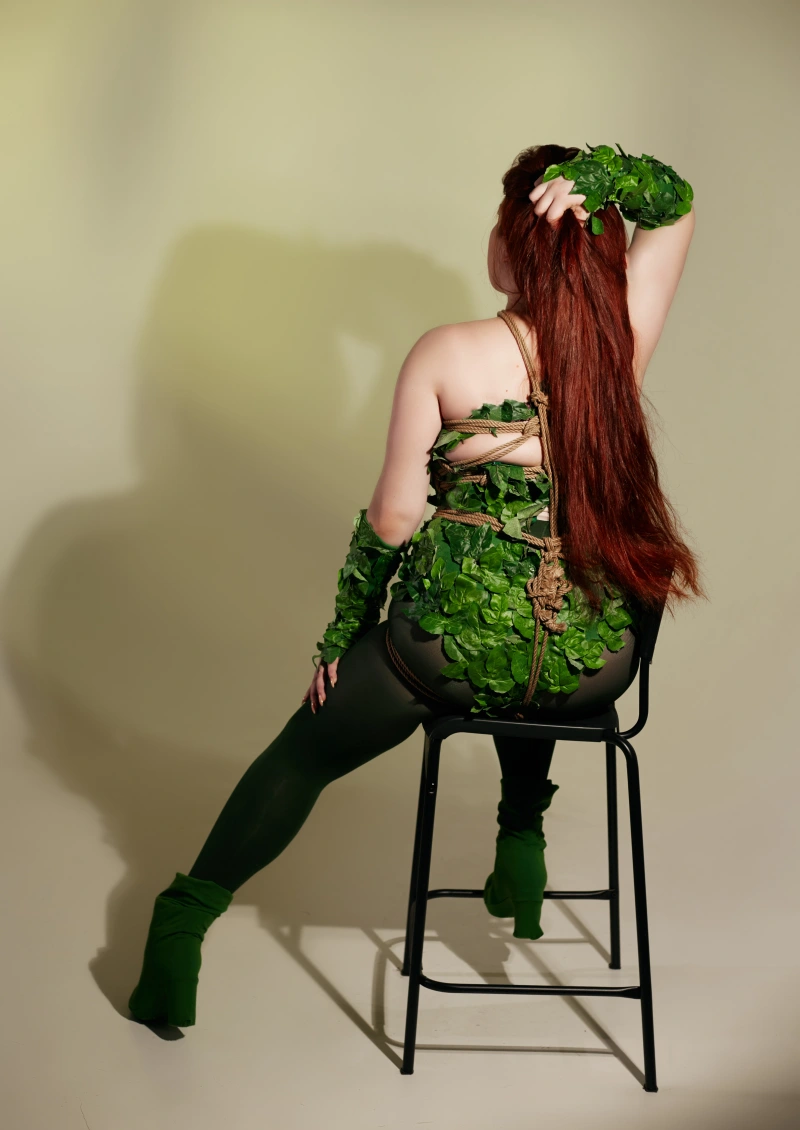 Pinup Poison Ivy - gallery image 17