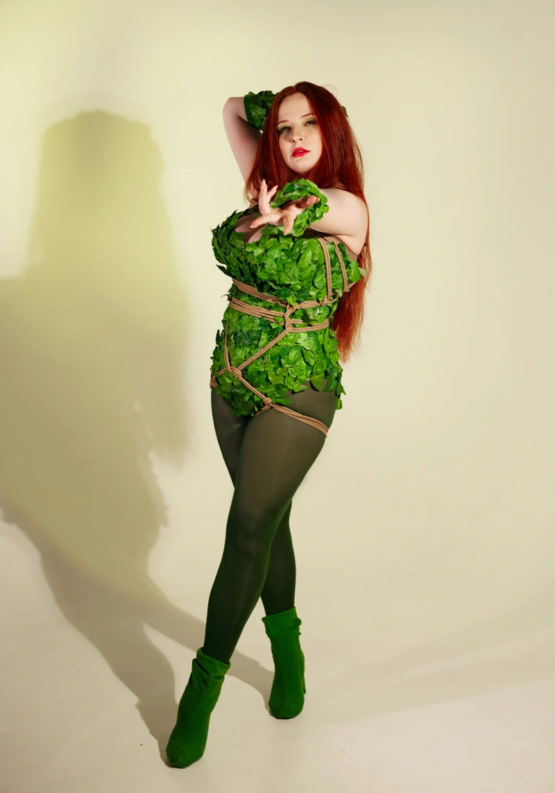 Pinup Poison Ivy - gallery image 1