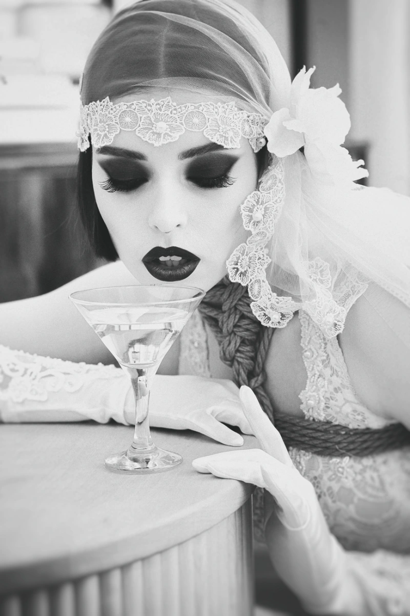 Bride in retro style of 20s - gallery image 1