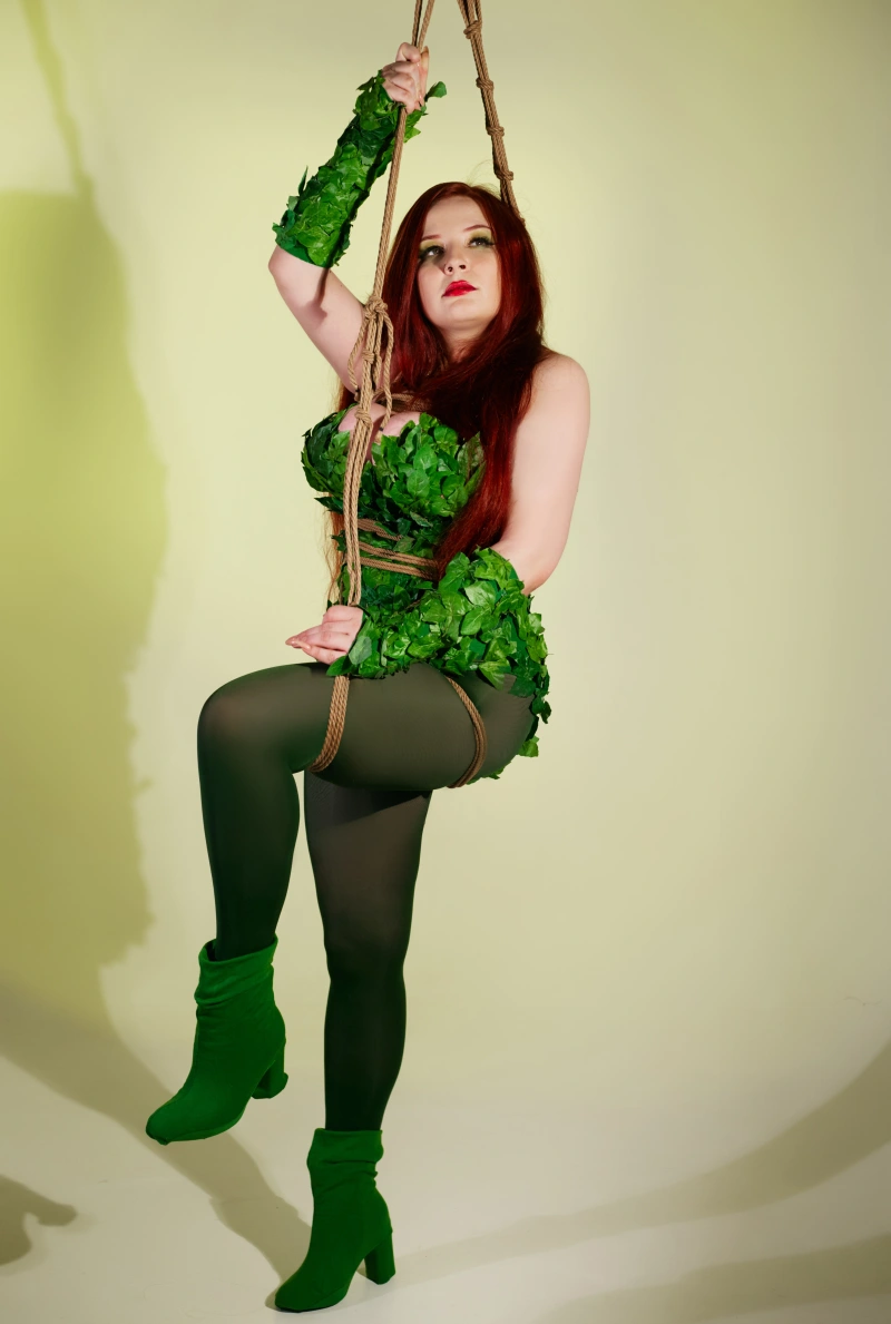 Pinup Poison Ivy - gallery image 11