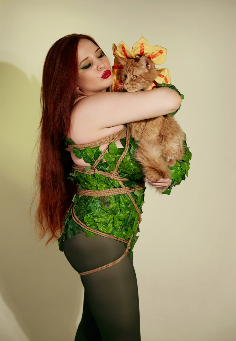 Pinup Poison Ivy - gallery image 23