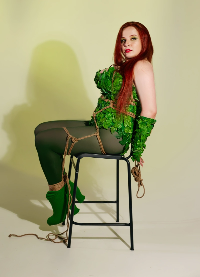 Pinup Poison Ivy - gallery image 15