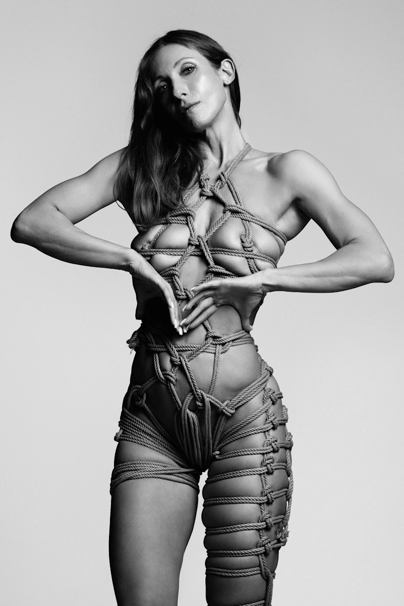 Black and white set with Sasha - gallery image 16