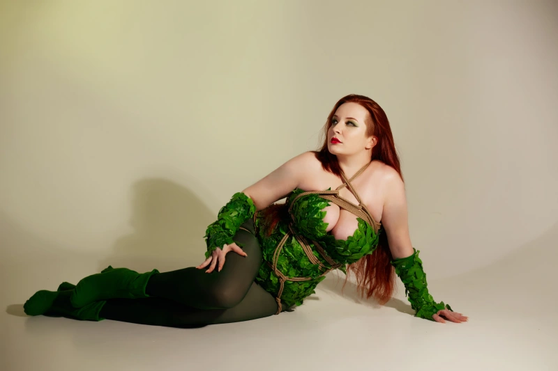 Pinup Poison Ivy - gallery image 19