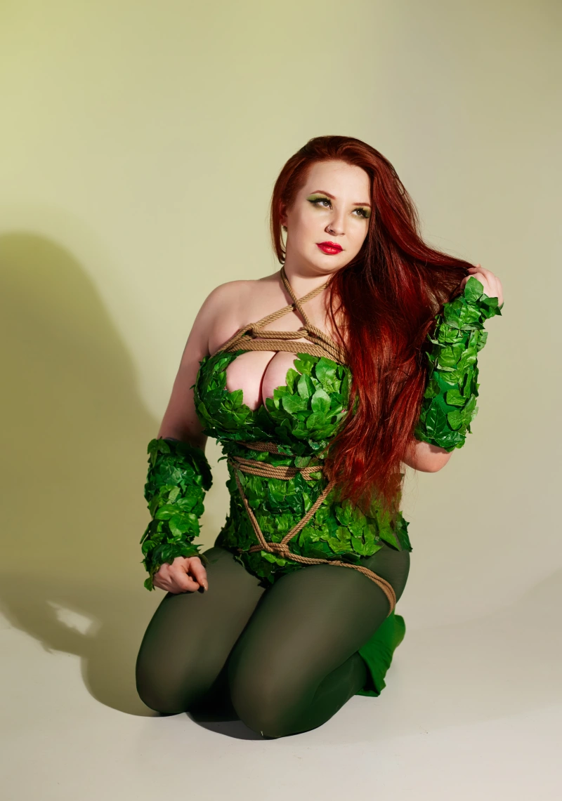 Pinup Poison Ivy - gallery image 21