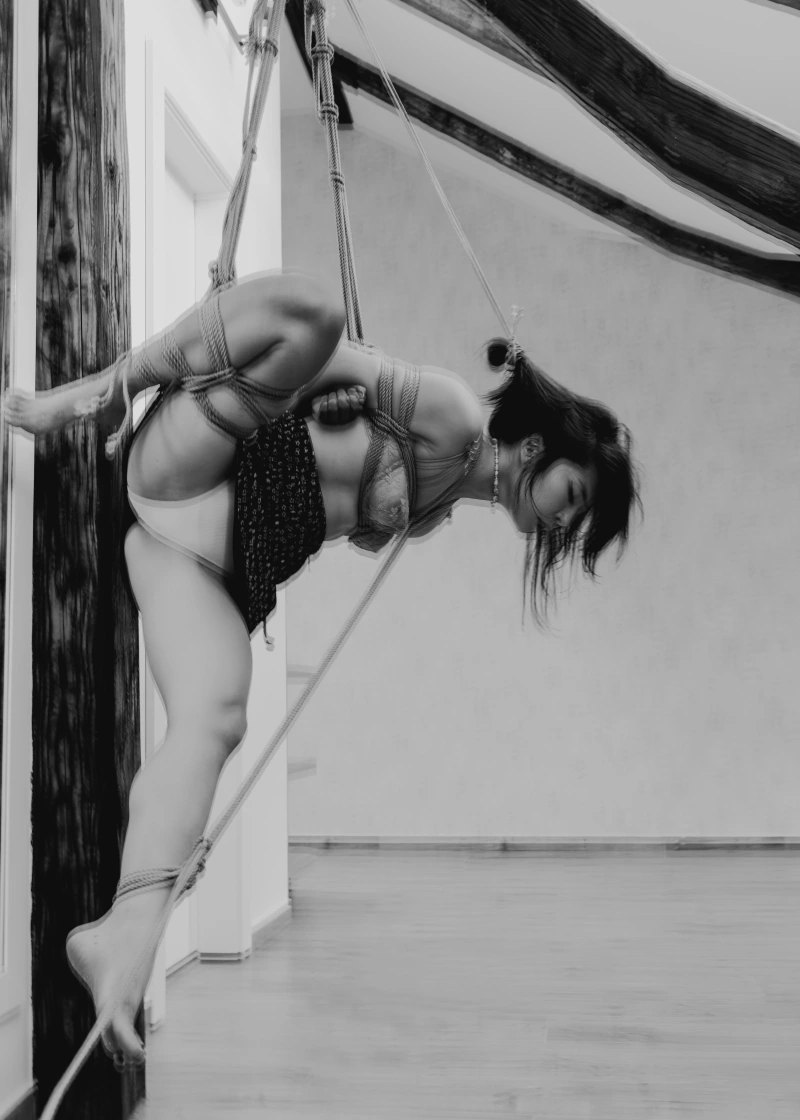 Kseniya sensual torture semenawa suspension - gallery image 8