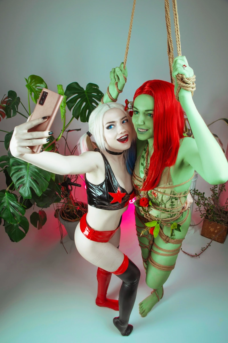 Harley Quinn and Poison Ivy suspension shibari - gallery image 10