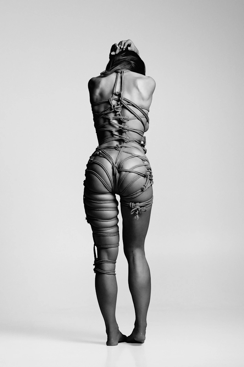 Black and white set with Sasha - gallery image 7