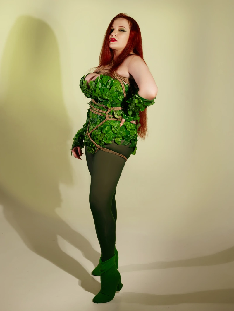 Pinup Poison Ivy - gallery image 13