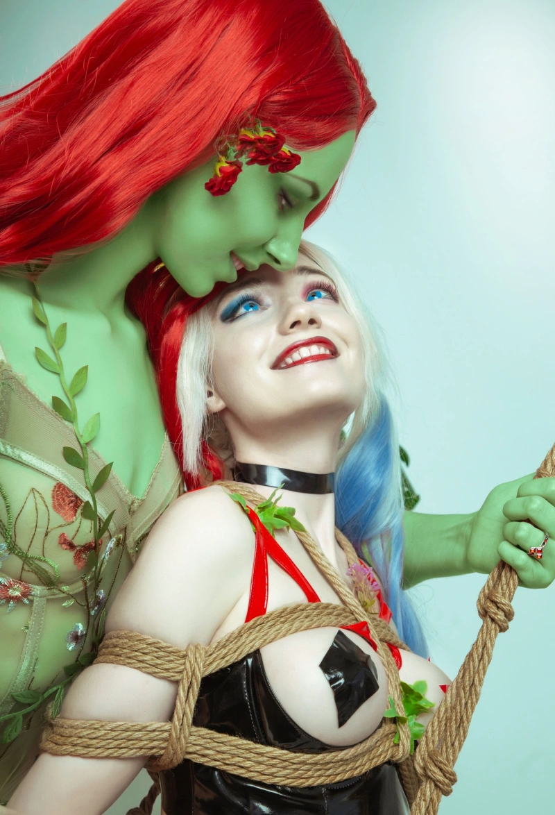 Harley Quinn and Poison Ivy suspension shibari - gallery image 2