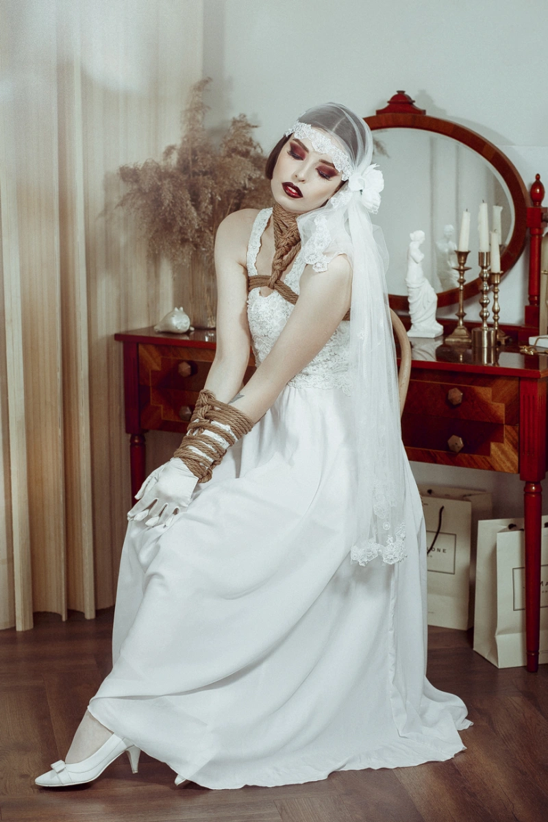 Bride in retro style of 20s - gallery image 7