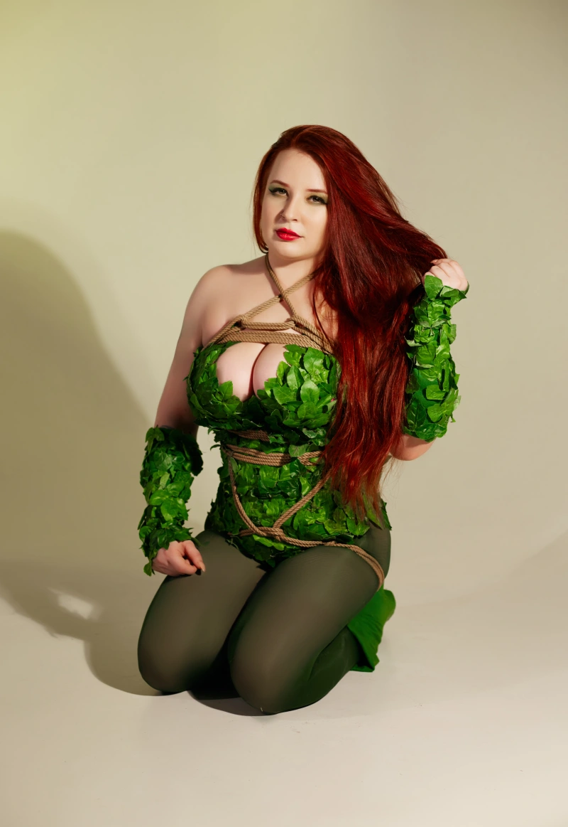 Pinup Poison Ivy - gallery image 22