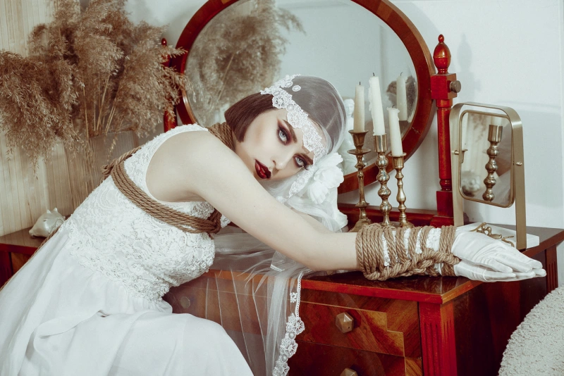 Bride in retro style of 20s - gallery image 4