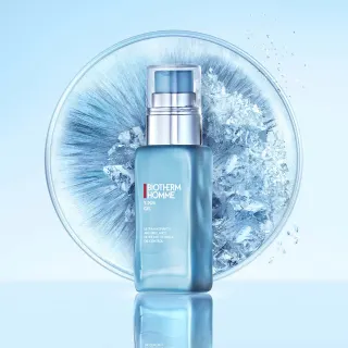 Biotherm Homme T-Pur Anti Oil & Shine -kasvovoide kuvattuna viileän raikkaassa, sinisävyisessä ympäristössä.