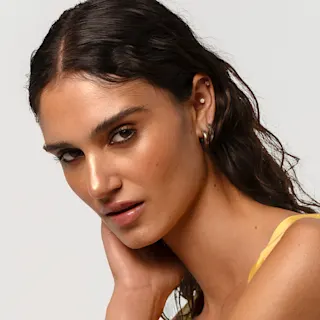 Kaikki meikit ja meikkitarvikkeet