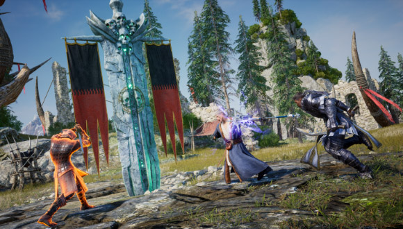 Imagen del juego en la que se ve a tres jugadores alrededor de un monumento de piedra. 