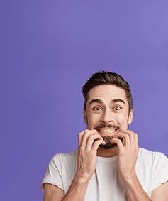 4 RAZONES POR LAS QUE TUS DIENTES SE PONEN AMARILLOS
