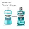 Vergleich zweier LISTERINE® Cool Mint Flaschen mit Hinweis „Neuer Look, gleiche Wirkung“ und Pfeil vom alten zum neuen Verpackungsdesign.