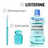 Drei Schritte der Mundpflege: Zähneputzen, Zahnseide und LISTERINE® COOL MINT Milde Minze Mundspülung ohne Alkohol als abschließender Schritt.