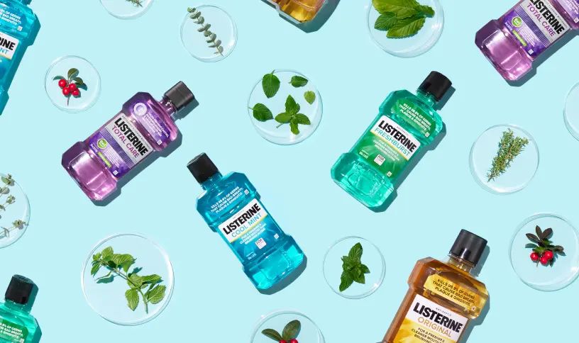 Mehrere Listerine Produkte auf dem Bild