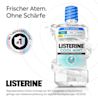 LISTERINE® COOL MINT alkoholfreie Mundspülung – große 500 ml Flasche „Extra milde Minze“ mit blauem Deckel, Wasser-Splash-Effekt und Text „Frischer Atem. Ohne Schärfe“, inklusive #1 Mundspülung Siegel auf hellem Hintergrund