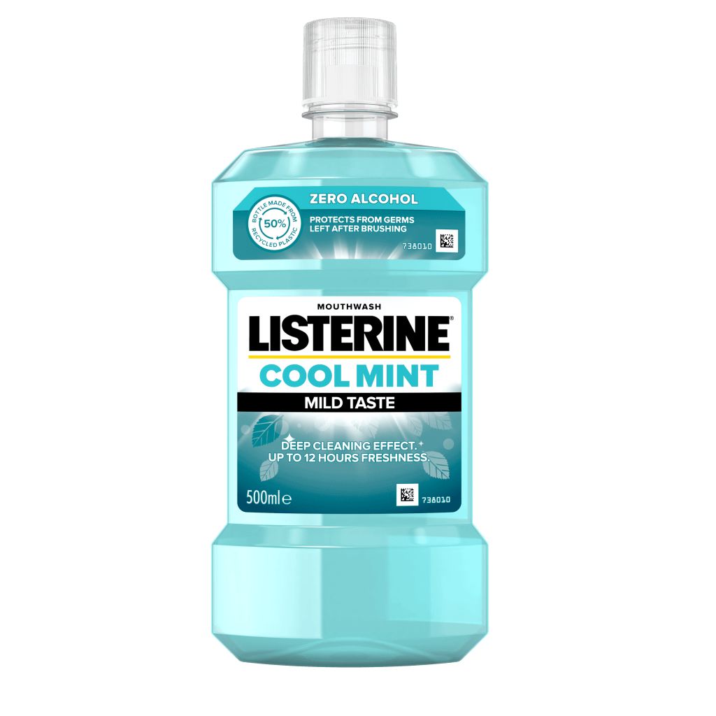 Listerine Cool Mint Mild Mint 500 ml termékfotó, Protects from Germs left after brushing és Deep Cleaning effect up to 12 hours freshness feliratokkal