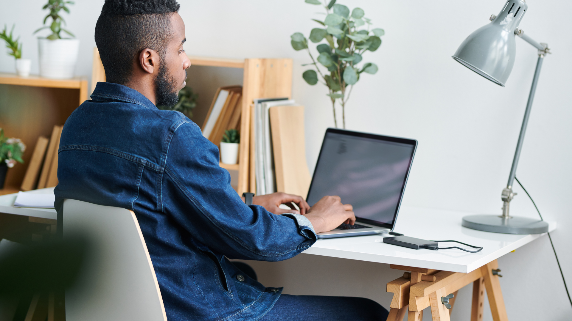 What are the challenges of enterprise search?