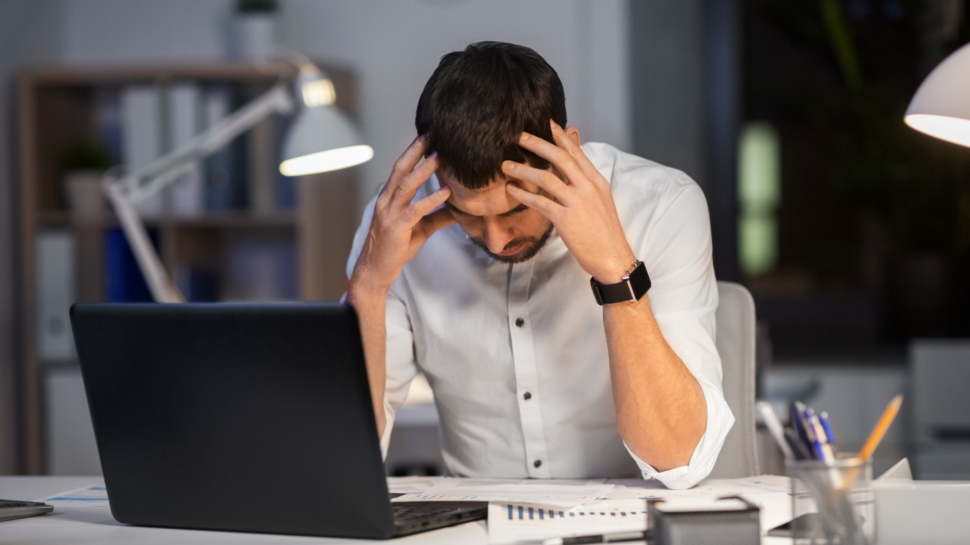 Employees waste a significant portion of their day app hopping, context switching, and searching for information. These efforts reduce productivity by up to 40% and are referred to as digital friction.