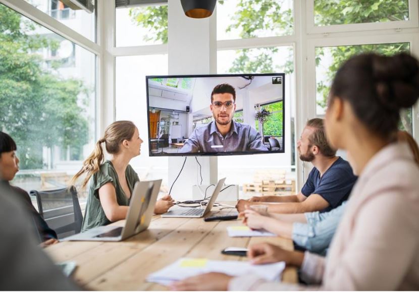 [asset] Hybrid-Work-Stock-Photo