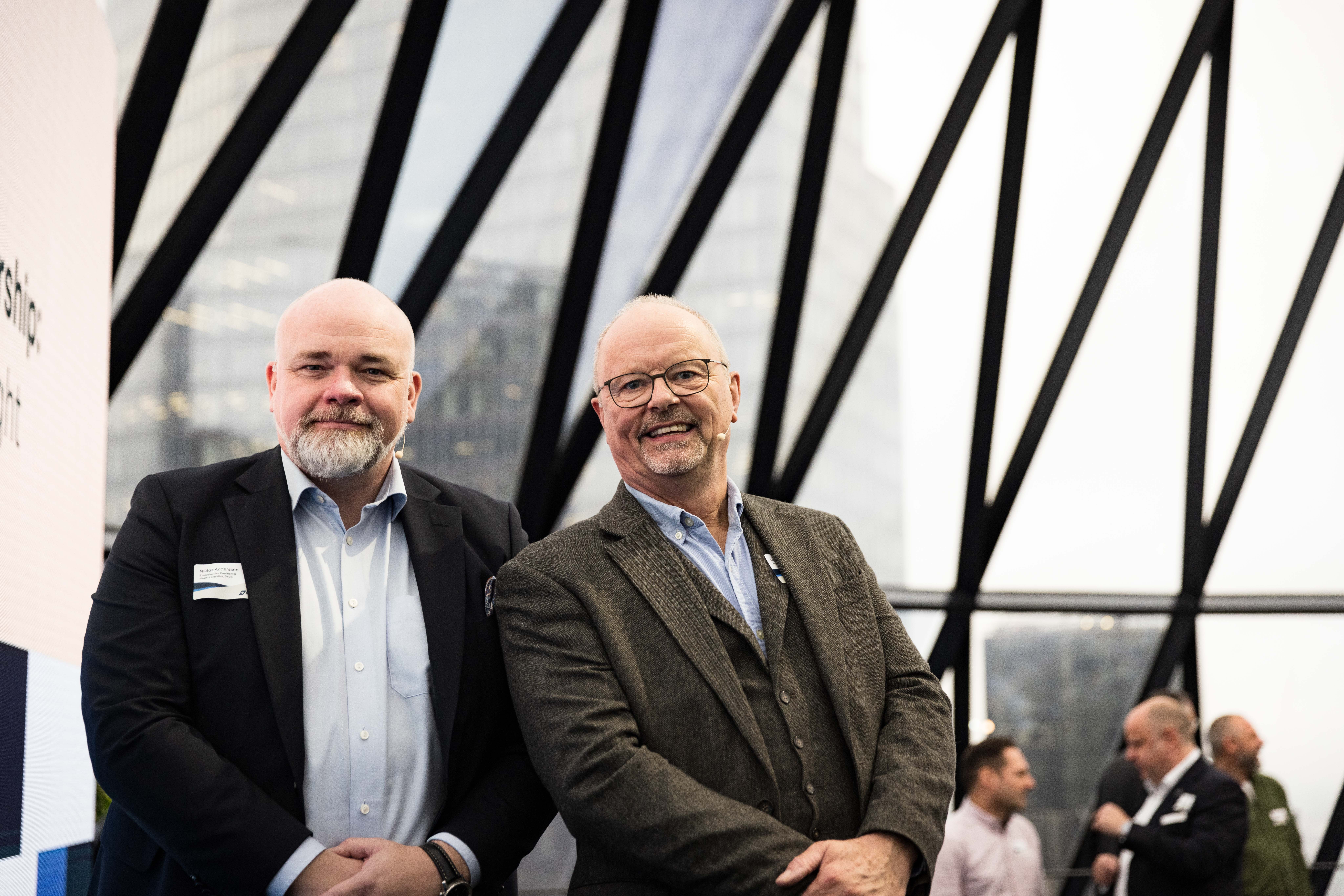 Robert Llewellyn and Niklas Andersson at the event “Partnership is Leadership: Electrifying UK Freight”.