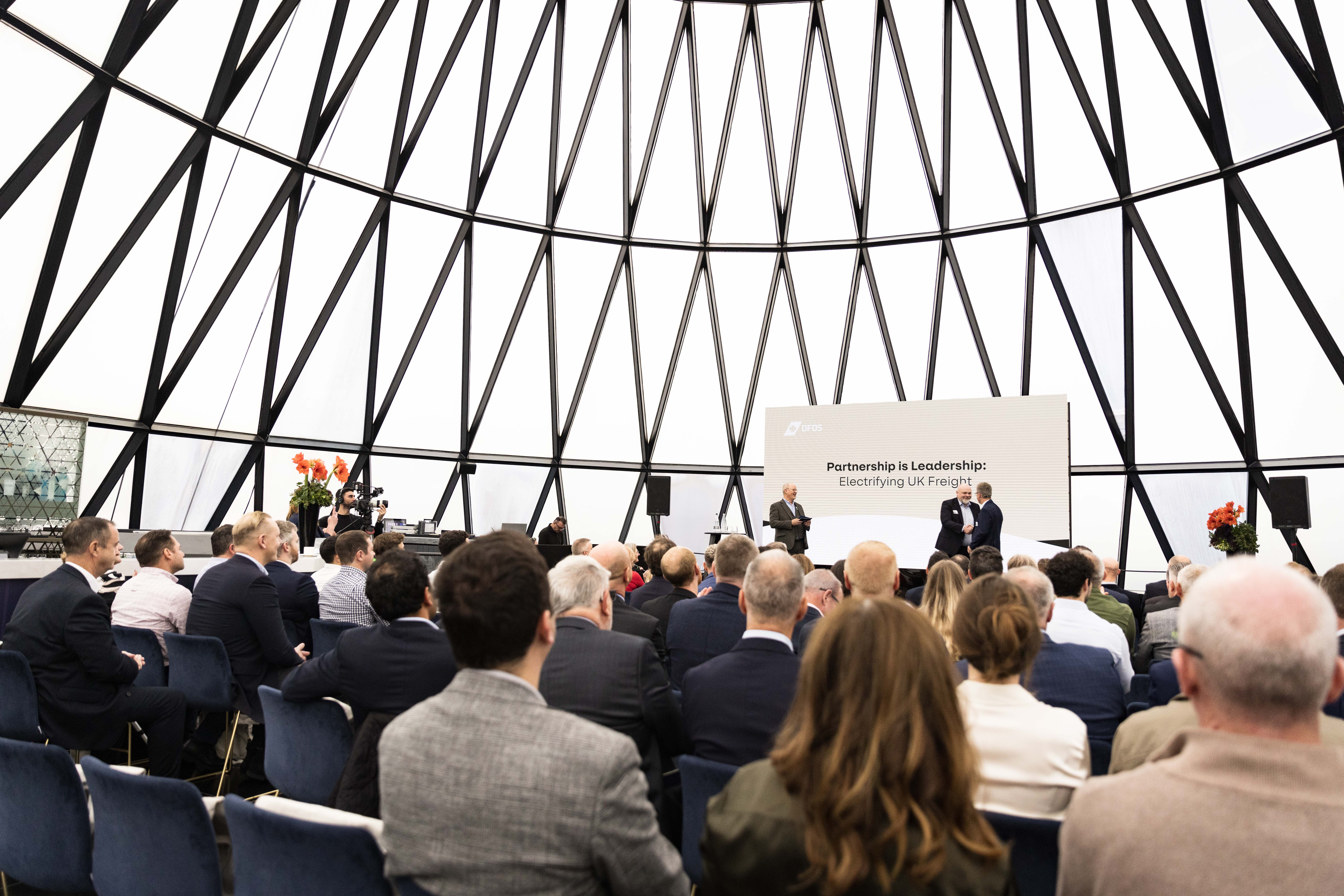 "Partnership is Leadership" etkinliğindeki sunucular