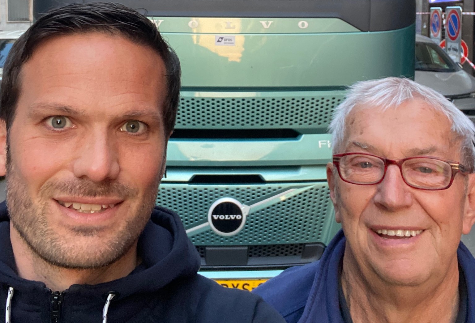 A selfie image of Jeroen van Wensen (BU Compliance Manager at DFDS) and Jan Elsinghorst (Driver for DFDS) 