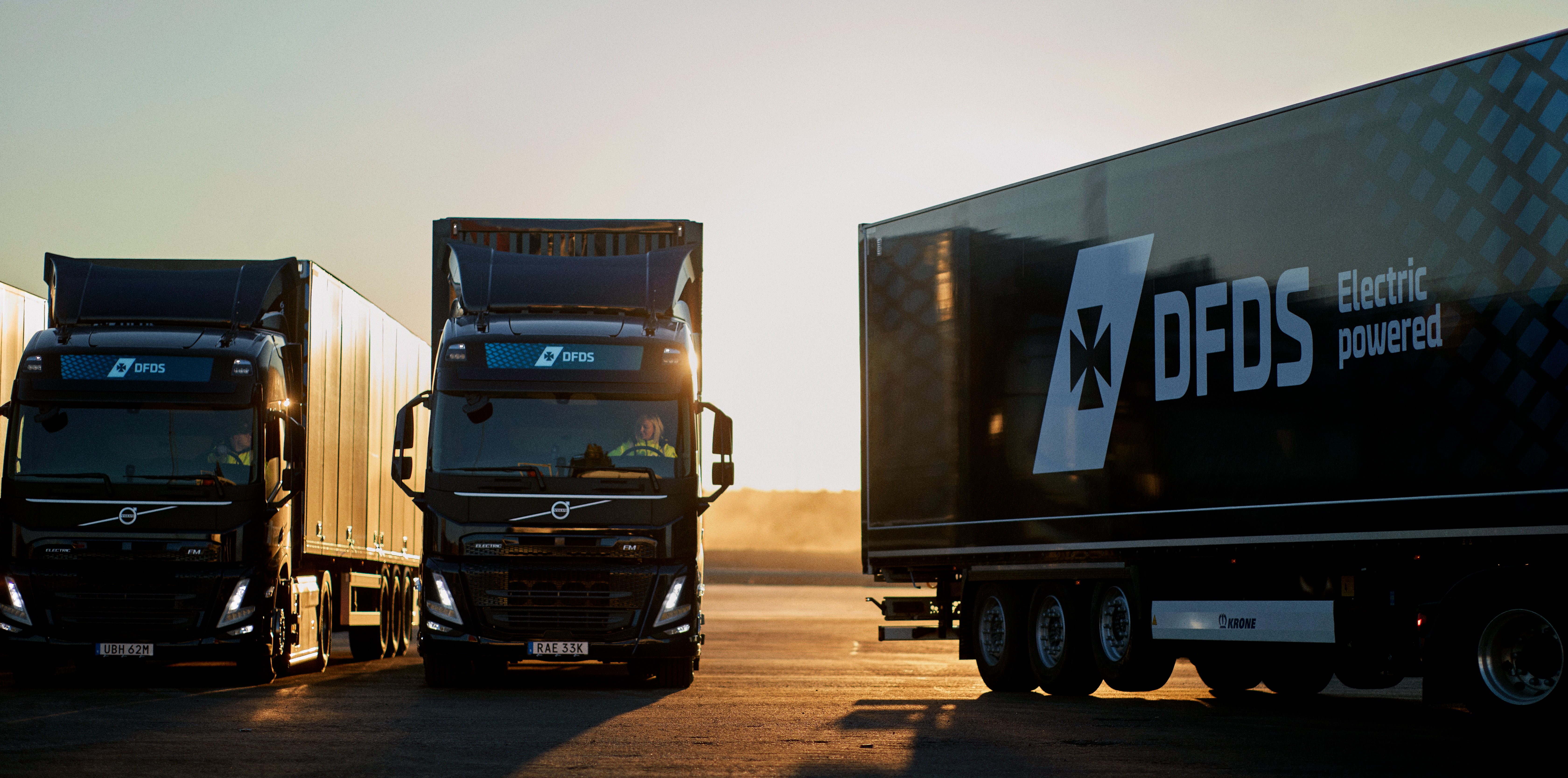DFDS e trucks at sunset